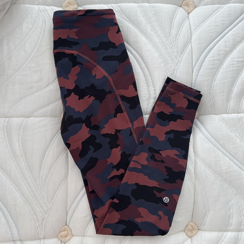 Lululemon Swift Speed High Rise size 6 / 28 inseam!